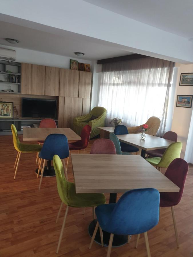 Hotel Poarta Apelor à Sarichioi Extérieur photo