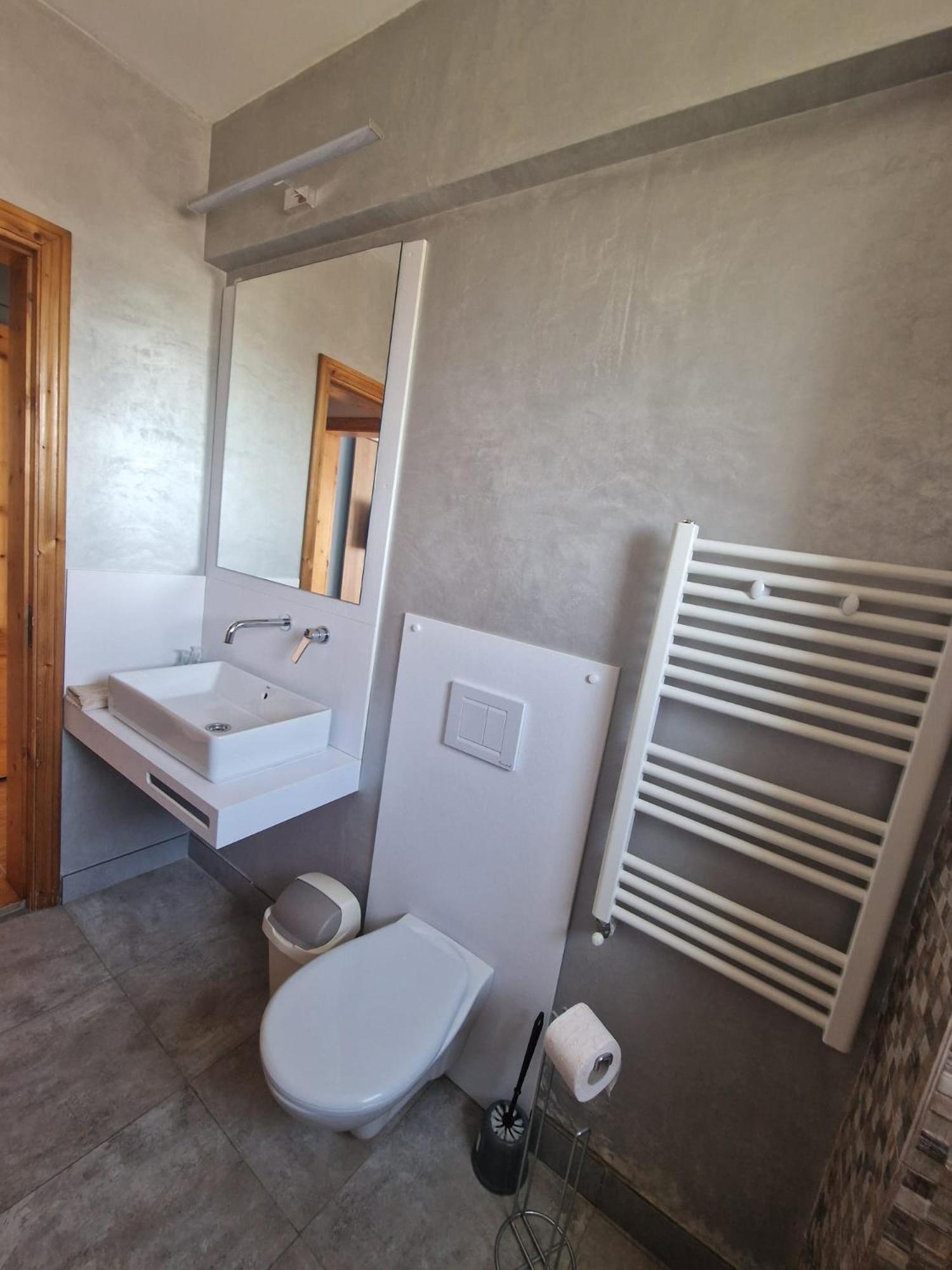 Hotel Poarta Apelor à Sarichioi Extérieur photo