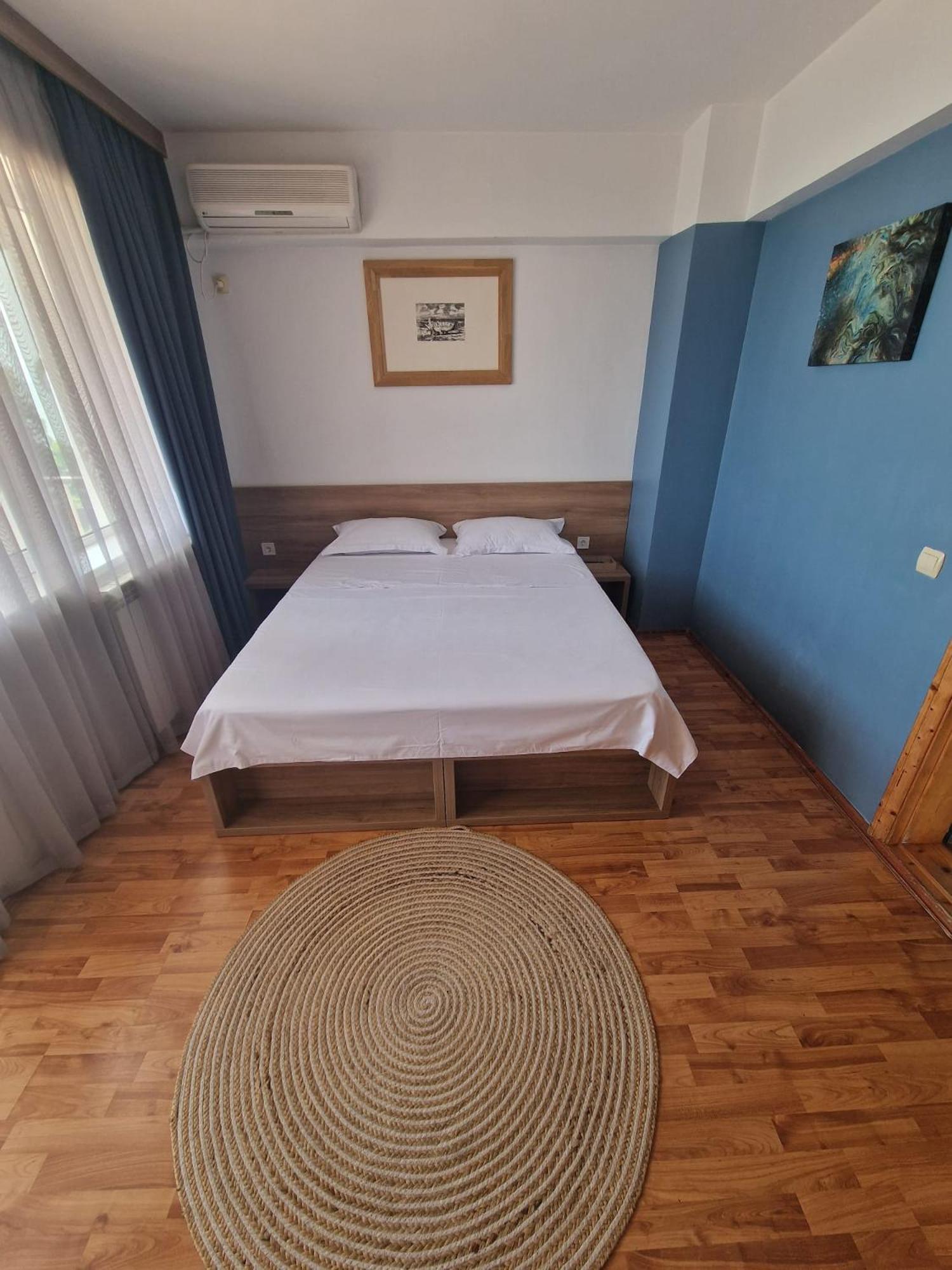 Hotel Poarta Apelor à Sarichioi Extérieur photo